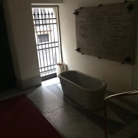 Sopra Il Carruggetto Genova